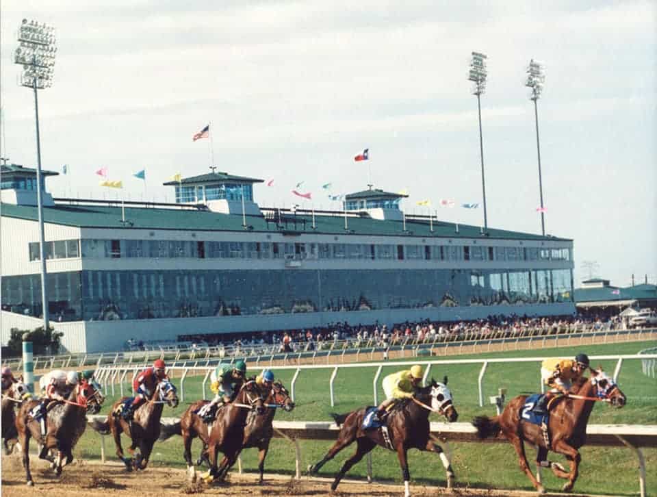 Horse racing at Sam Houston Racetrack